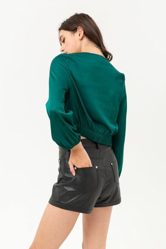 Jamie, Green top with buttoned and knotted silky - Dimesi Boutique