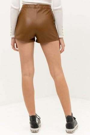 Carina, Faux leather shorts