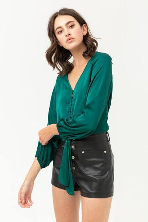 Jamie, Green top with buttoned and knotted silky - Dimesi Boutique