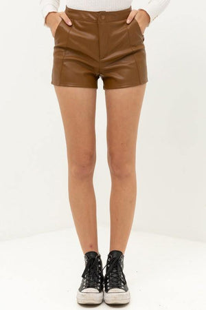 Carina, Faux leather shorts