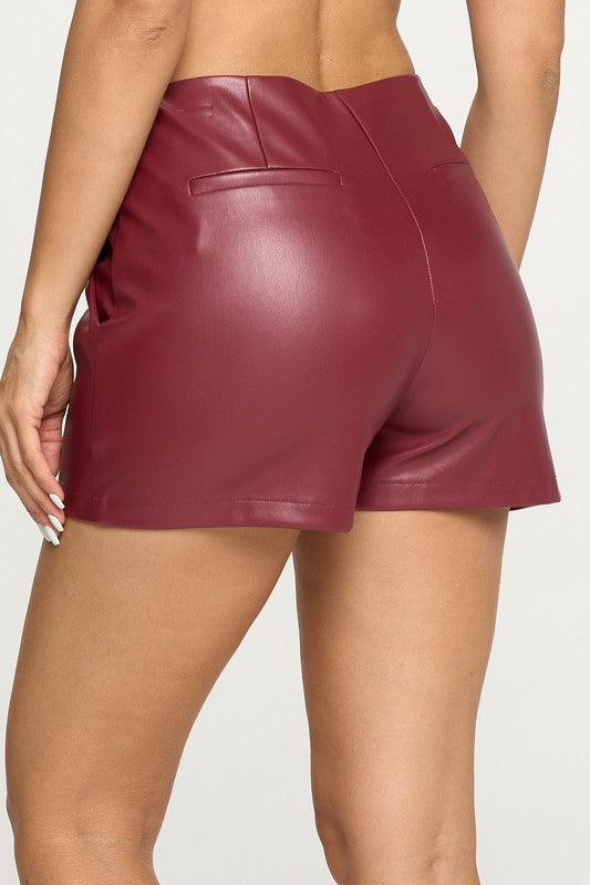Chantal, Faux leather shorts