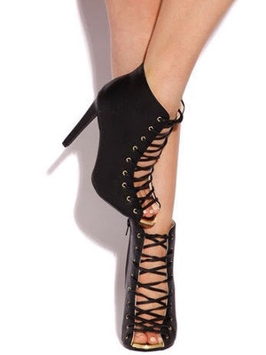 Interest, Black heels - Dimesi Boutique
